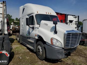  Salvage Freightliner Cascadia 1