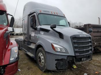  Salvage Freightliner Cascadia 1