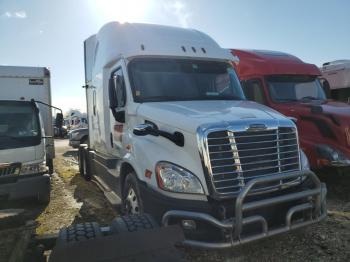  Salvage Freightliner Cascadia 1