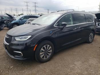  Salvage Chrysler Pacifica