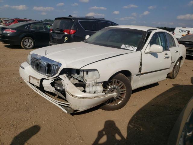  Salvage Lincoln Towncar