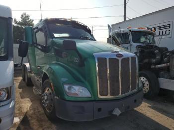  Salvage Peterbilt 579