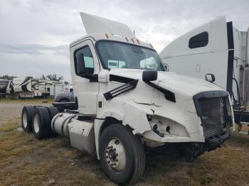  Salvage Freightliner Cascadia 1