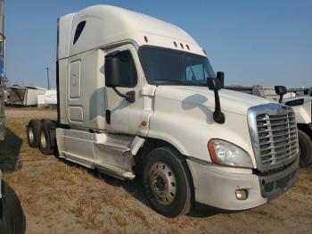  Salvage Freightliner Cascadia 1