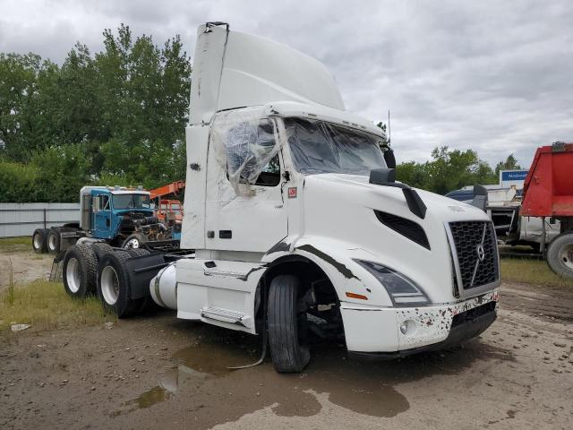  Salvage Volvo Vnr