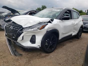  Salvage Nissan Kicks