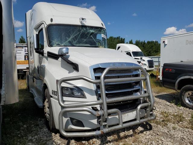  Salvage Freightliner Cascadia 1