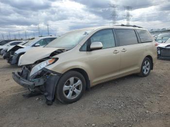  Salvage Toyota Sienna