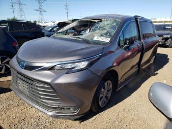  Salvage Toyota Sienna