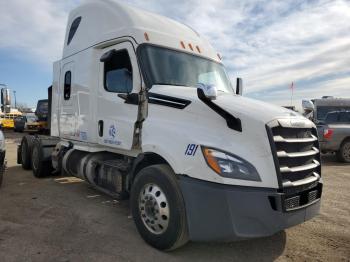  Salvage Freightliner Cascadia 1