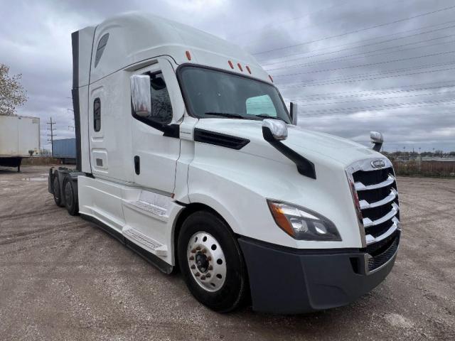  Salvage Freightliner Cascadia 1