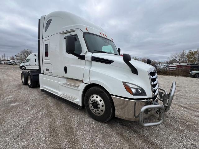  Salvage Freightliner Cascadia 1