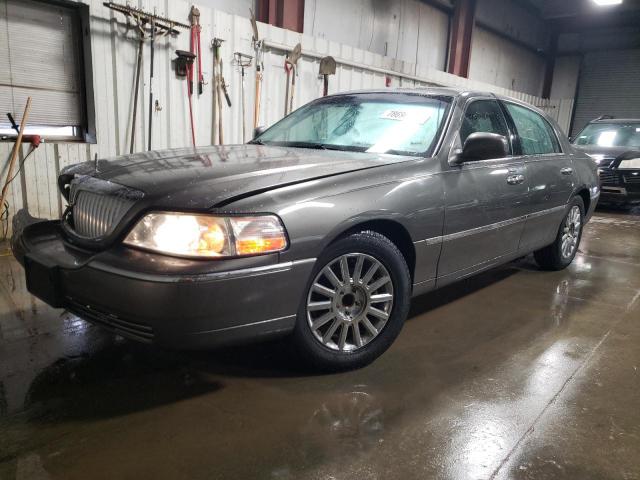  Salvage Lincoln Towncar