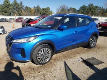  Salvage Nissan Kicks