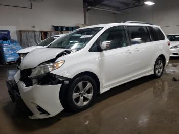  Salvage Toyota Sienna