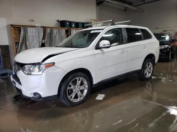  Salvage Mitsubishi Outlander