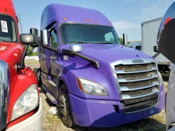  Salvage Freightliner Cascadia 1