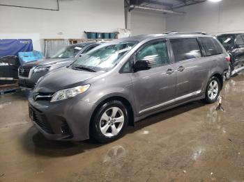  Salvage Toyota Sienna