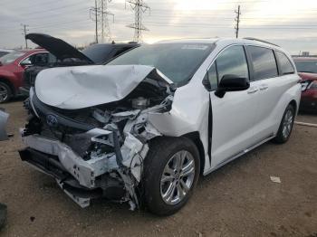  Salvage Toyota Sienna