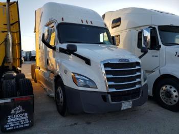  Salvage Freightliner Cascadia 1