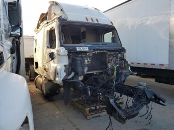  Salvage Freightliner Cascadia 1