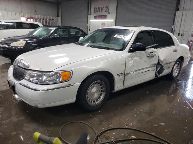  Salvage Lincoln Towncar