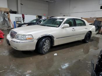  Salvage Lincoln Towncar