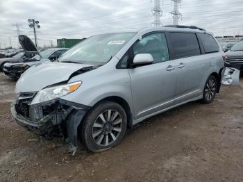  Salvage Toyota Sienna