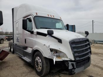  Salvage Freightliner Cascadia 1