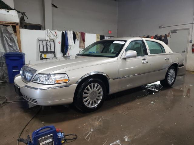  Salvage Lincoln Towncar