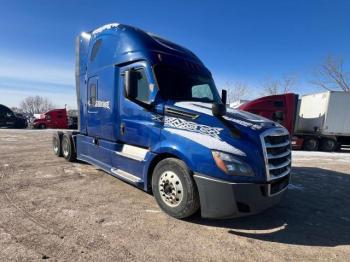  Salvage Freightliner Cascadia 1