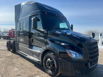  Salvage Freightliner Cascadia 1