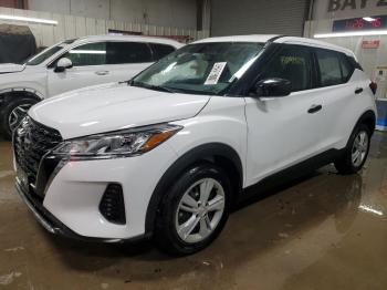  Salvage Nissan Kicks