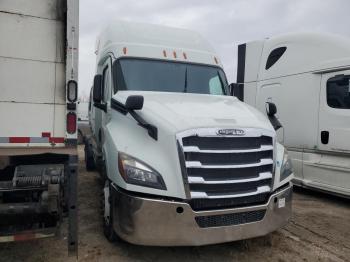  Salvage Freightliner Cascadia 1