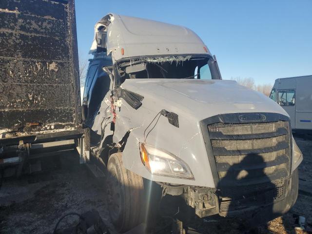  Salvage Freightliner Cascadia 1