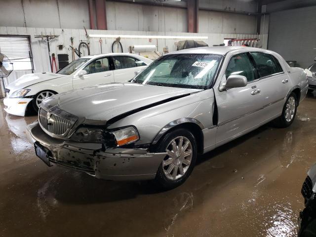  Salvage Lincoln Towncar