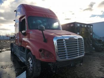  Salvage Freightliner Cascadia 1