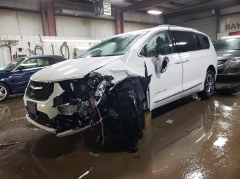  Salvage Chrysler Pacifica