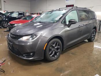  Salvage Chrysler Pacifica