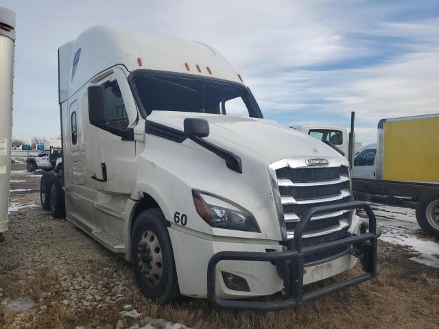  Salvage Freightliner Cascadia 1