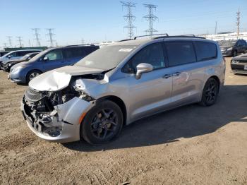  Salvage Chrysler Pacifica