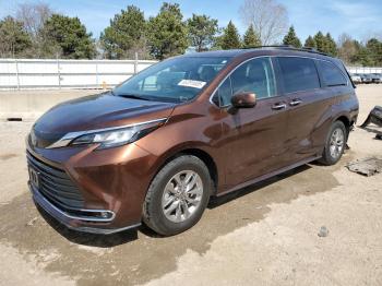  Salvage Toyota Sienna
