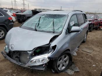 Salvage Toyota Sienna