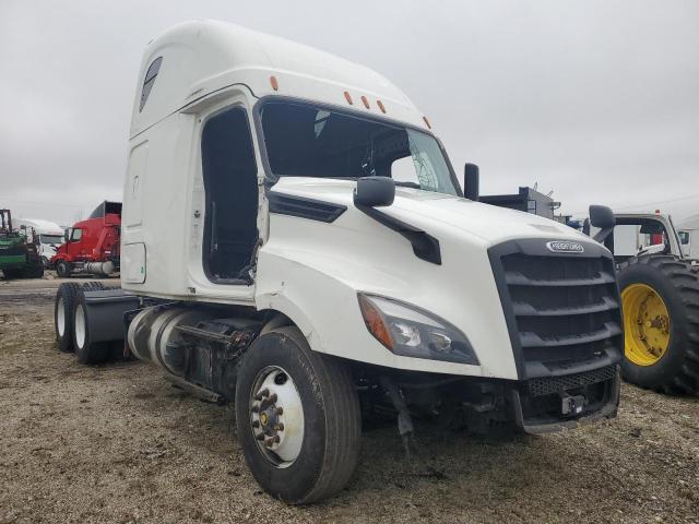  Salvage Freightliner Cascadia 1