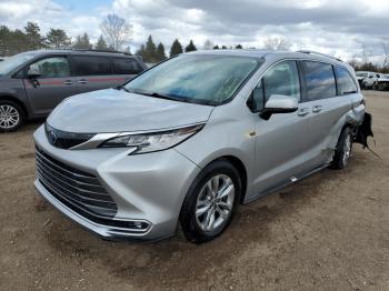  Salvage Toyota Sienna