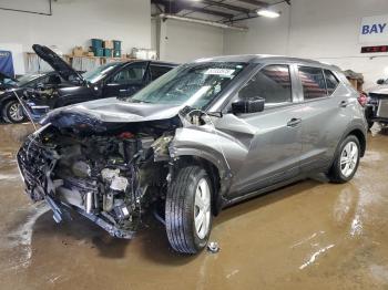  Salvage Nissan Kicks