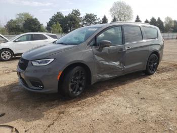  Salvage Chrysler Pacifica