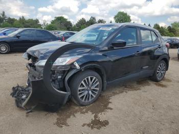  Salvage Nissan Kicks