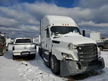  Salvage Freightliner Cascadia 1