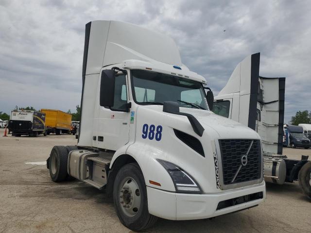  Salvage Volvo Vnr